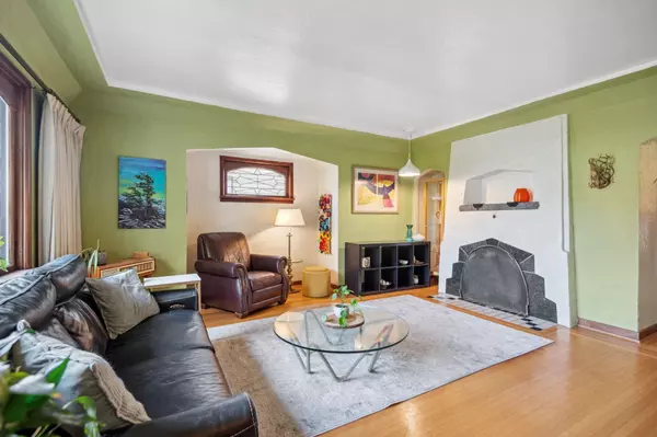 New Westminster, BC V3M 2V8,1216 Edinburgh ST