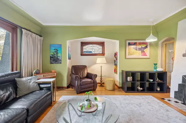 New Westminster, BC V3M 2V8,1216 Edinburgh ST