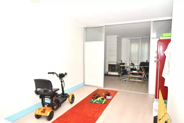 Vancouver, BC V6G 1M1,1510 Nelson ST #106