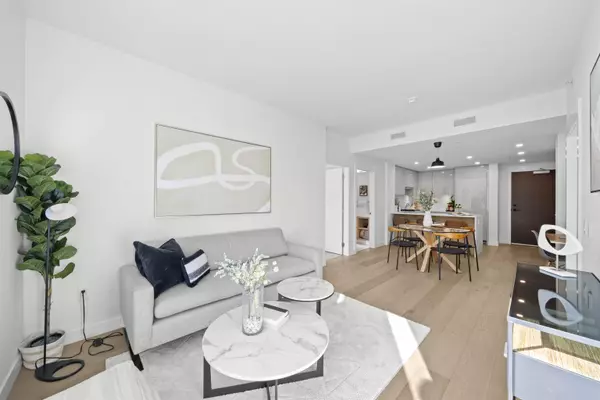 Vancouver, BC V5Z 2Z5,5058 Cambie ST #208