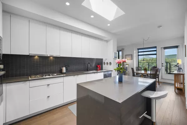 Port Moody, BC V3H 0K7,83 Moody ST #601