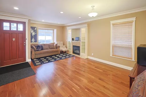 Coquitlam, BC V3E 2R8,3102 Robson DR