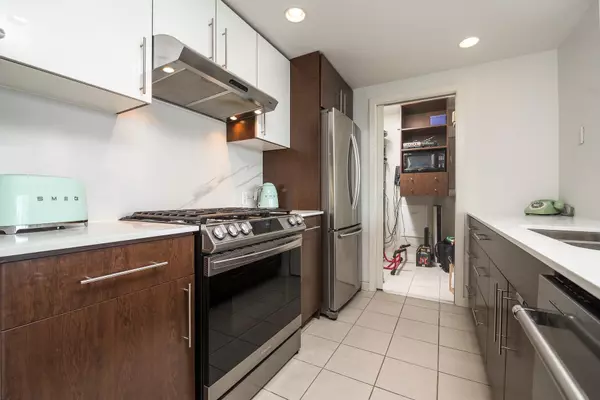 Vancouver, BC V6Z 3E5,455 Beach CRES #1705