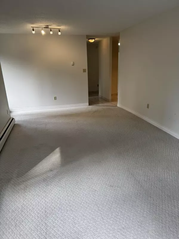 Burnaby, BC V3J 7G7,3755 Bartlett CT #203