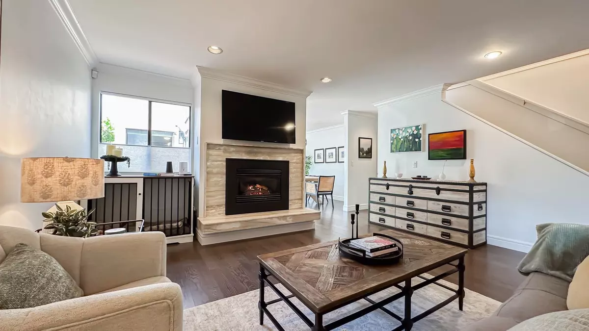 North Vancouver, BC V7L 2E1,226 E 10 ST #1
