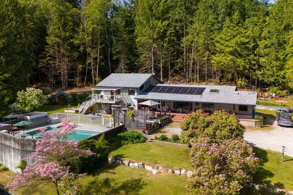 Roberts Creek, BC V0N 2W1,3318-42 Linwood RD