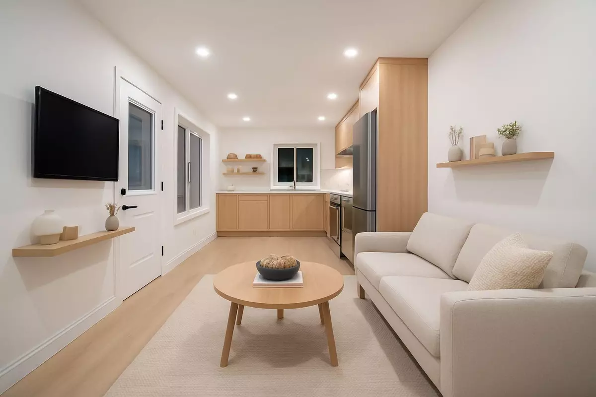 Burnaby, BC V5C 2L8,4064 Pender ST #L1