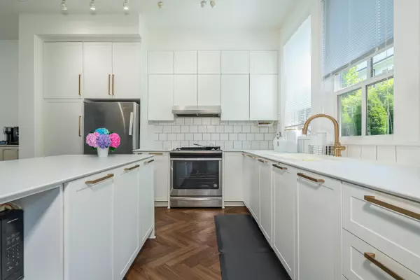 Surrey, BC V3Z 0X4,15828 27th AVE #64