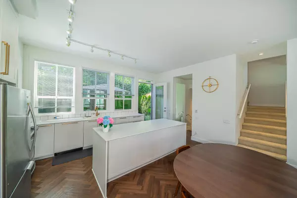 Surrey, BC V3Z 0X4,15828 27th AVE #64