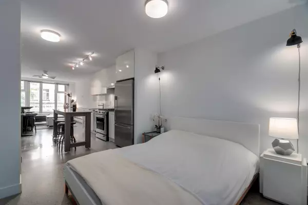 Vancouver, BC V6A 0G3,231 E Pender ST #204