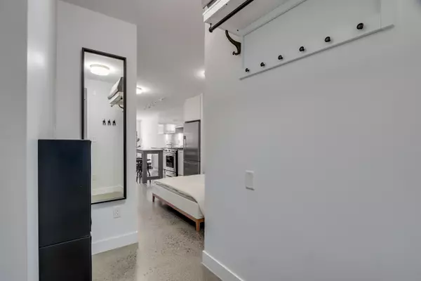 Vancouver, BC V6A 0G3,231 E Pender ST #204