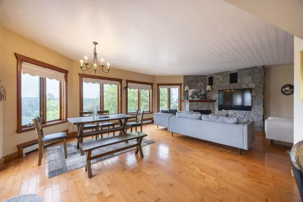 New Westminster, BC V3M 4T1,607 Eighteenth ST