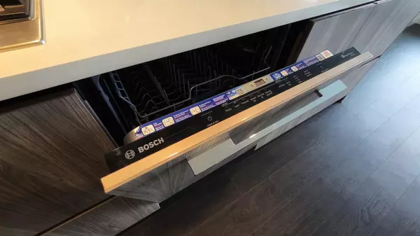 Surrey, BC V3T 0V2,13768 100 AVE #1904