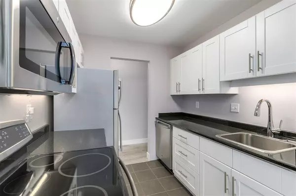 Vancouver, BC V6H 3R3,1345 W 15th AVE #306