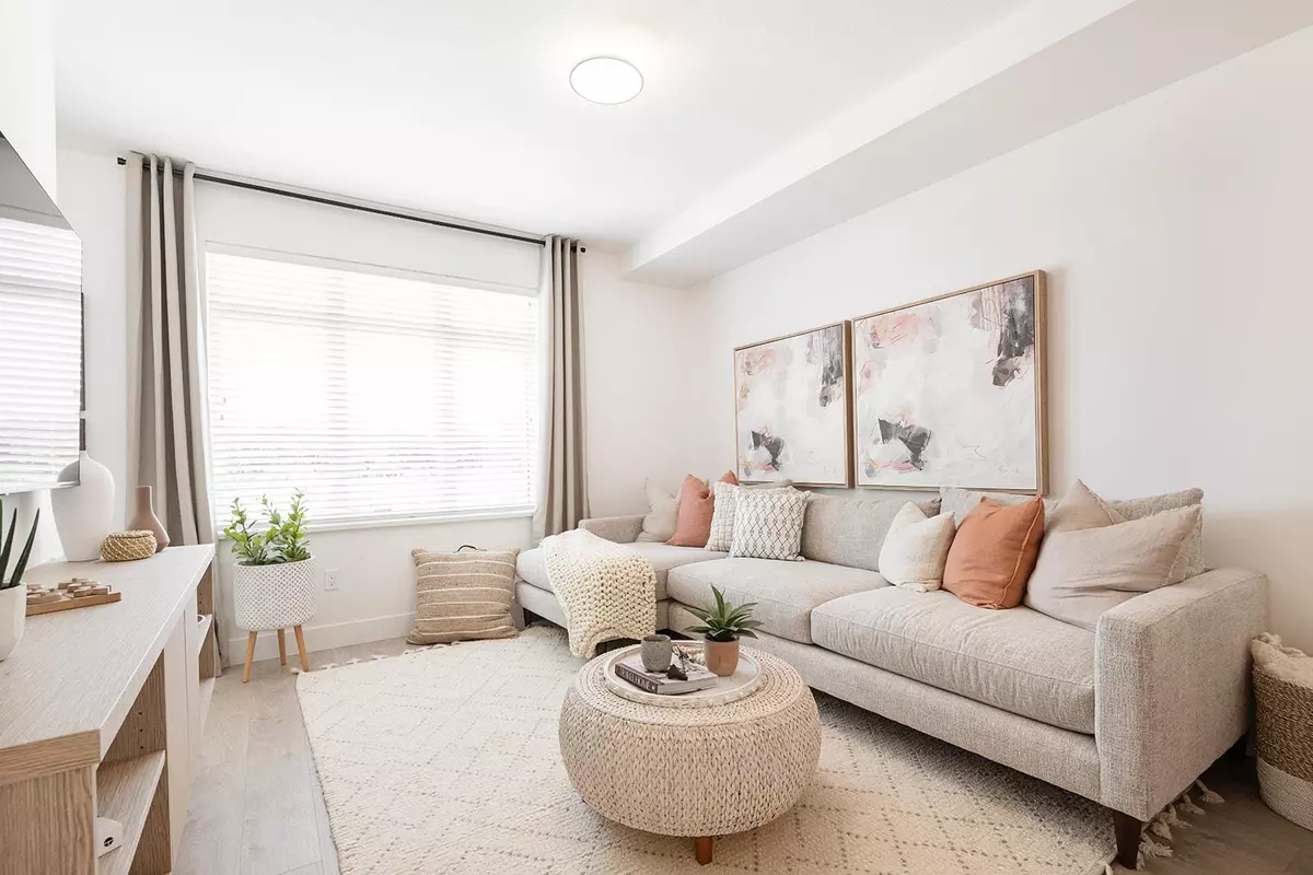 Surrey, BC V3Z 1J1,2070 Oak Meadows DR #3