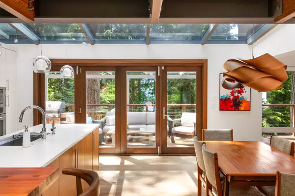 Lions Bay, BC V0N 2E0,170 Sunset DR