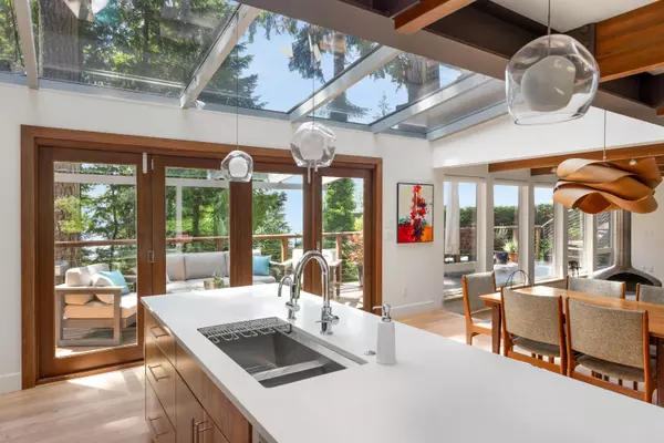 Lions Bay, BC V0N 2E0,170 Sunset DR