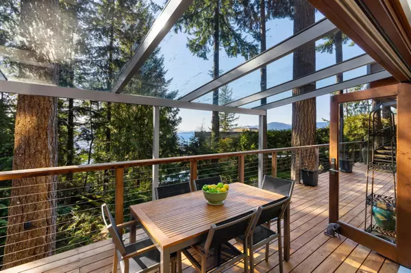 Lions Bay, BC V0N 2E0,170 Sunset DR