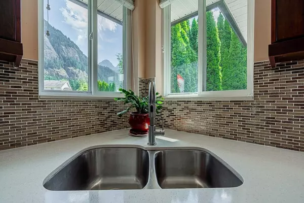 Hope, BC V0X 1L2,20118 Beacon RD #6