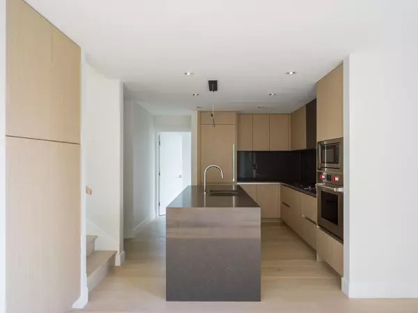 Vancouver, BC V6N 0E8,3636 W 39th AVE #401