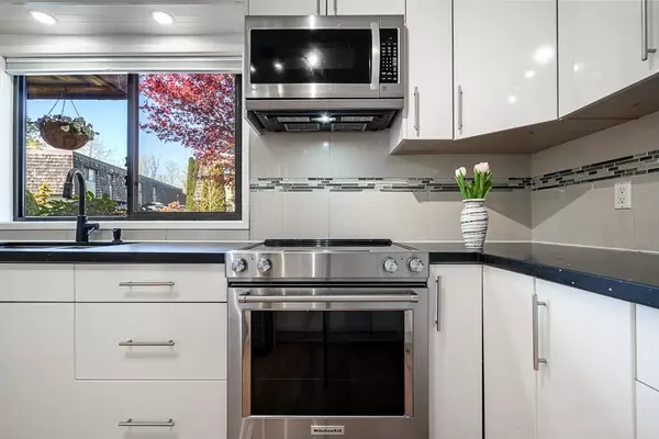 North Vancouver, BC V7J 2H3,1116 Premier ST