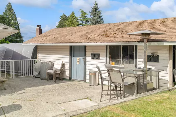 Surrey, BC V3R 4V9,14848 Lark PL