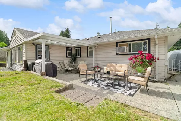 Surrey, BC V3R 4V9,14848 Lark PL
