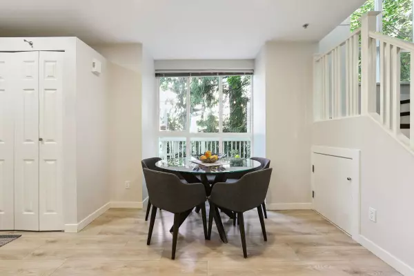 North Vancouver, BC V7J 1Z6,1075 Lynn Valley RD #2