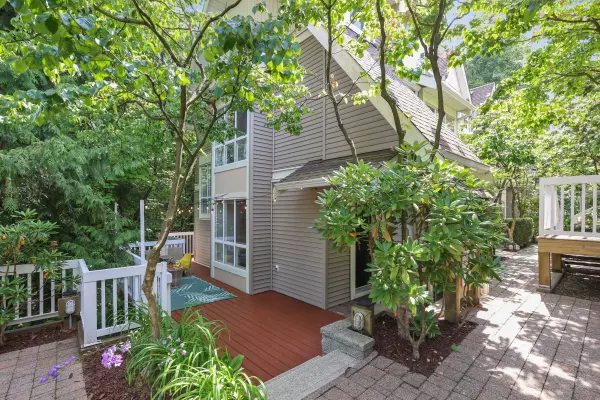 1075 Lynn Valley RD #2,  North Vancouver,  BC V7J 1Z6