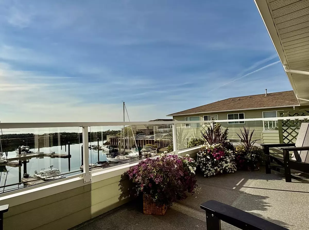 Sechelt, BC V7Z 0H1,1585 Field RD #206