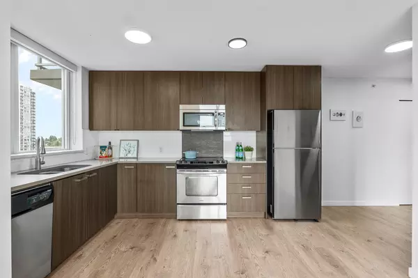 Surrey, BC V3T 0J5,13325 102a AVE #1502