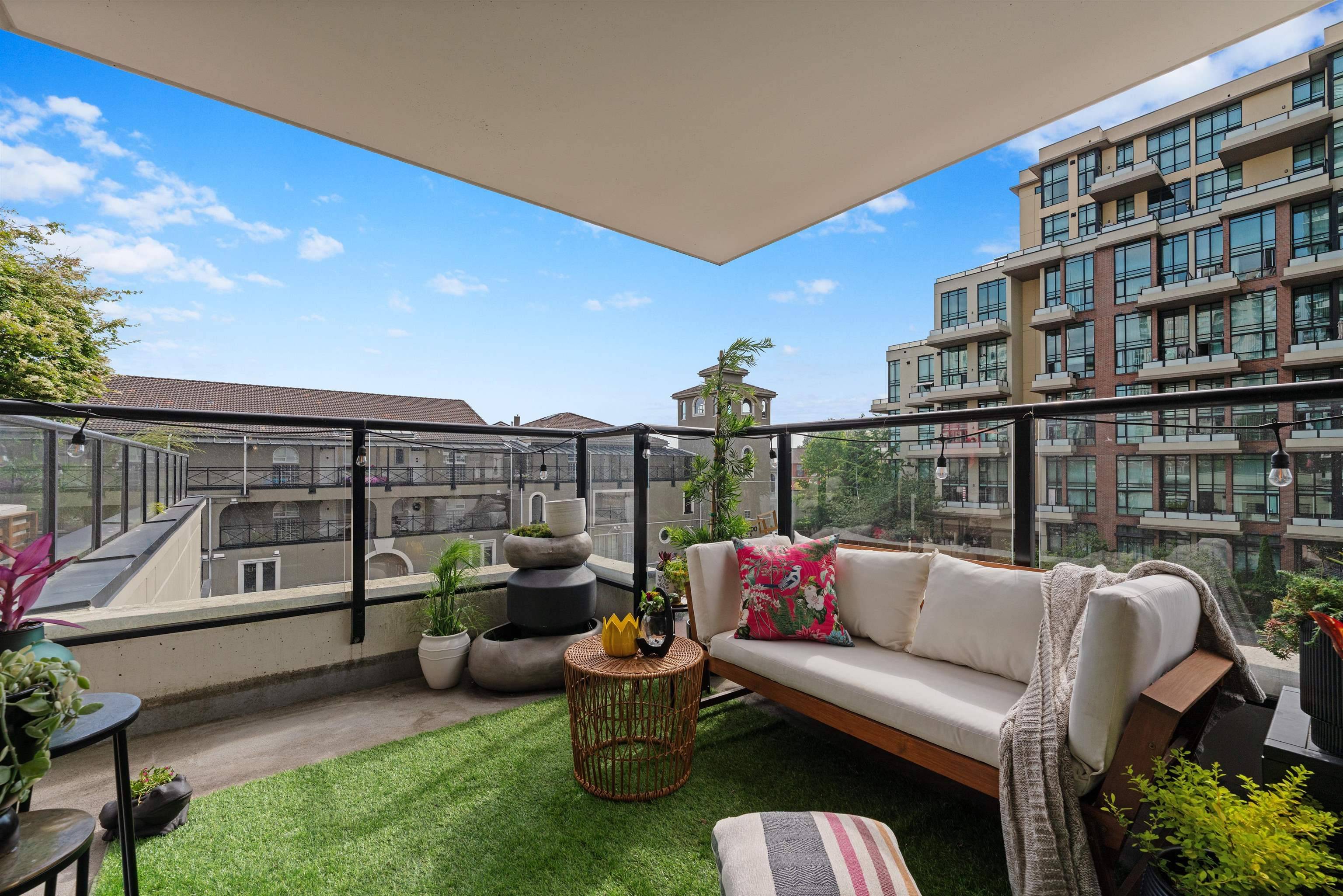 New Westminster, BC V3M 0B6,1 Renaissance SQ #405