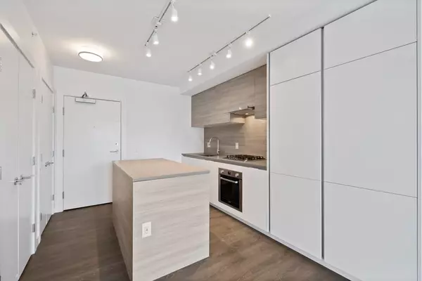 Coquitlam, BC V3J 0K3,652 Whiting WAY #1508