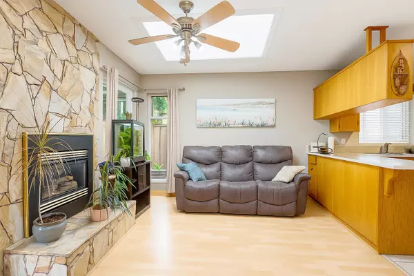 Maple Ridge, BC V2X 0V7,22070 126 AVE