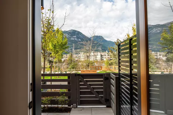 38079 Helm WAY,  Squamish,  BC V8B 1E6