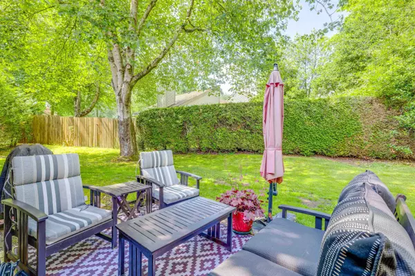 Surrey, BC V3S 5M8,6182 W Greenside DR