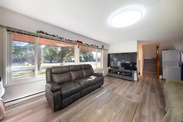 Coquitlam, BC V3C 4C2,830 Irvine ST