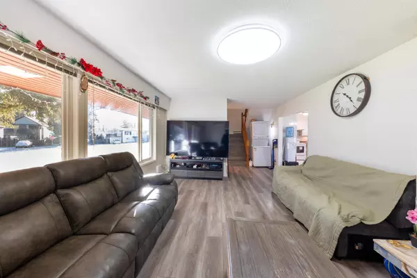 Coquitlam, BC V3C 4C2,830 Irvine ST