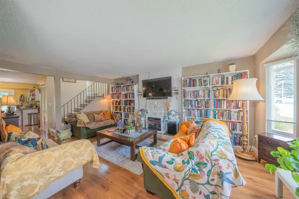 Coquitlam, BC V3E 1N7,1237 River DR