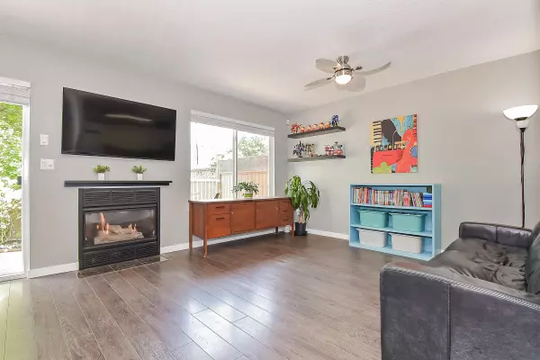 Surrey, BC V3R 0S1,10051 155 ST #55