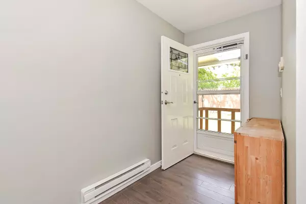 Surrey, BC V3R 0S1,10051 155 ST #55