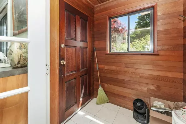 Gibsons, BC V0N 1V3,1064 Rosamund RD