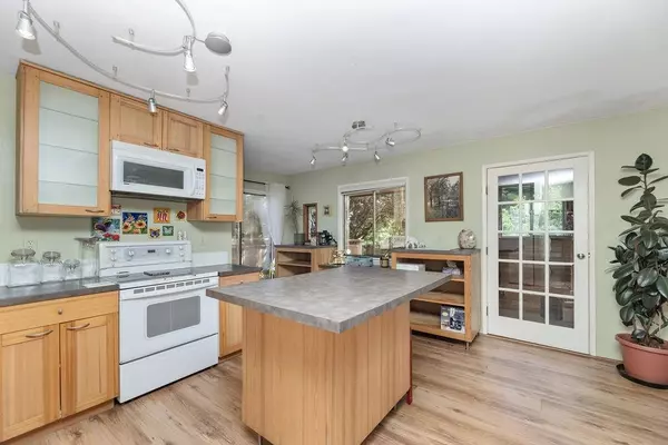 Gibsons, BC V0N 1V3,1064 Rosamund RD