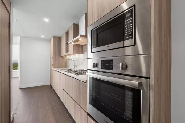 Surrey, BC V3T 0V2,13768 100 AVE #3302