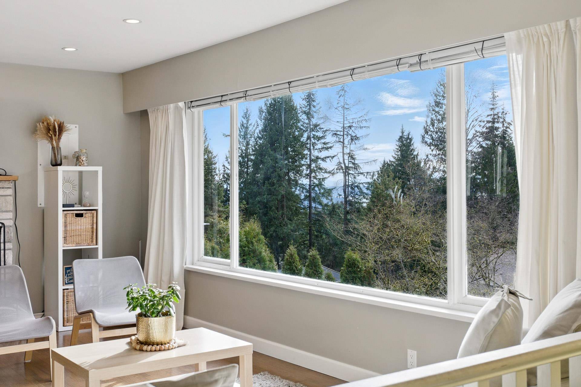 North Vancouver, BC V7R 3J9,4938 Redonda DR