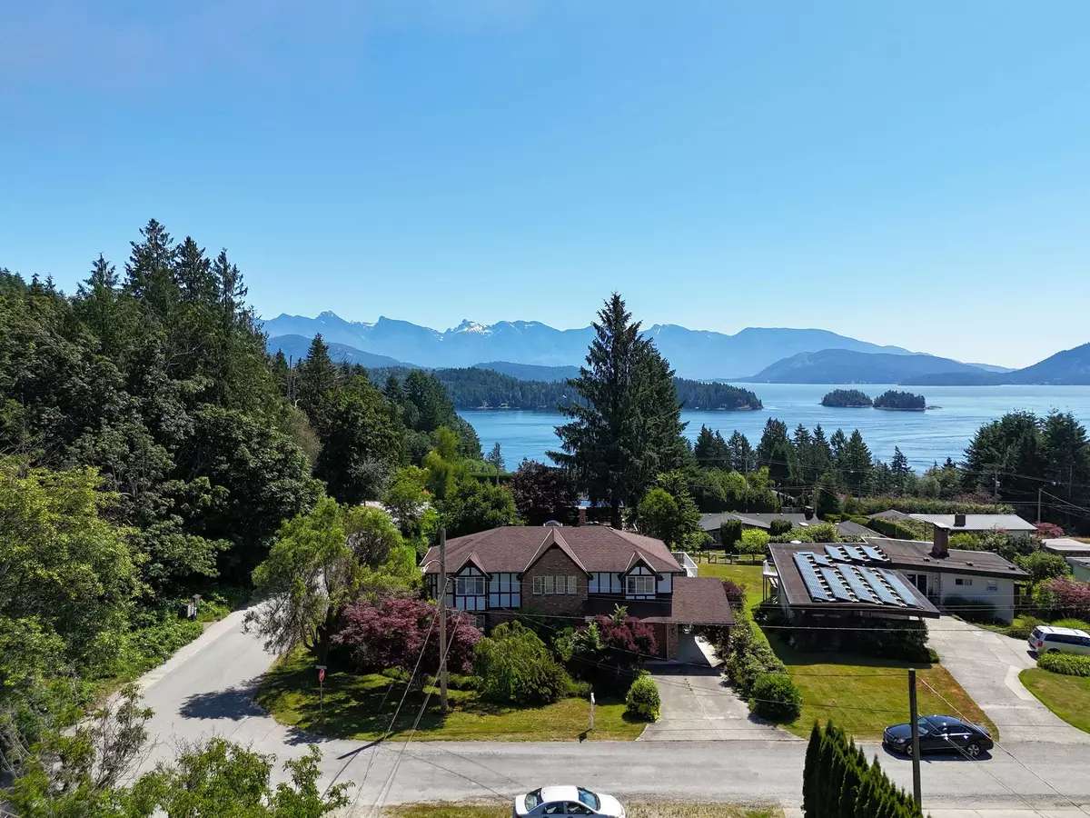 Gibsons, BC V0N 1V6,1564 Thompson RD