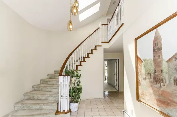 Coquitlam, BC V3J 7P7,718 Foster AVE