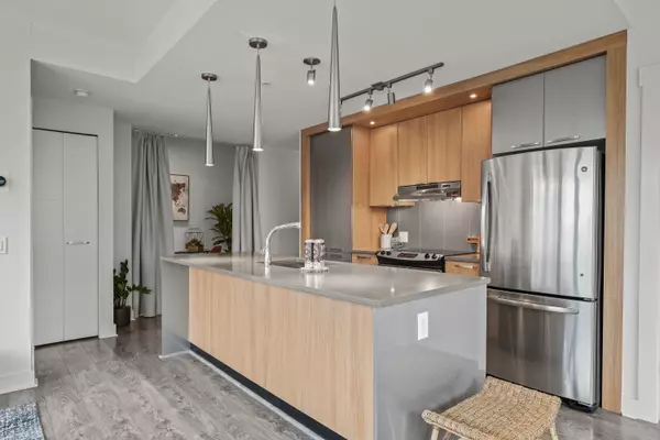 North Vancouver, BC V7M 0C6,733 W 14th ST #309