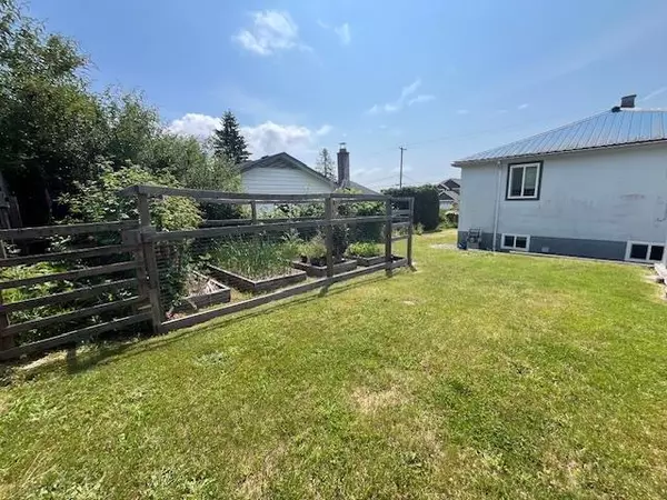 Gibsons, BC V0N 1V9,732 Hillcrest RD