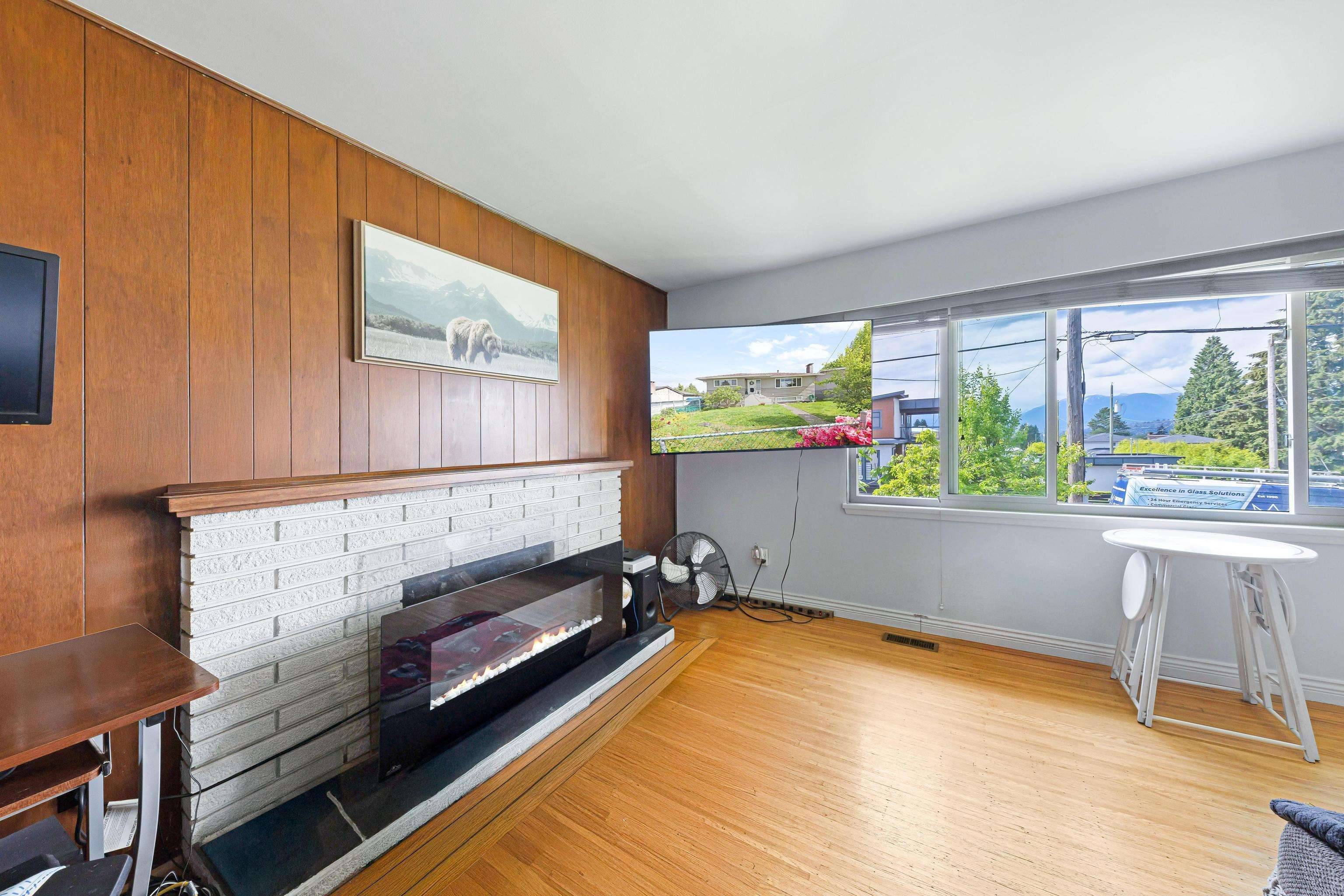 Burnaby, BC V5E 2H6,7724 Goodlad ST